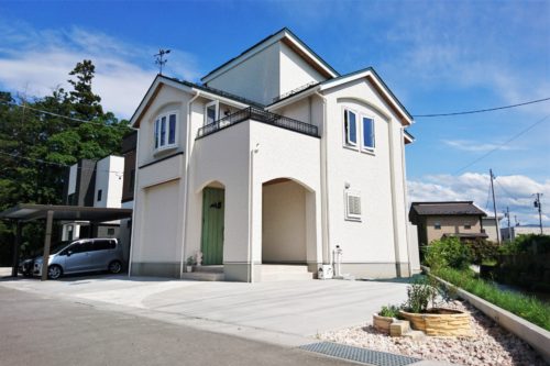 開放感のあるスキップフロアと半地下収納のあるお家  大成ハウス 